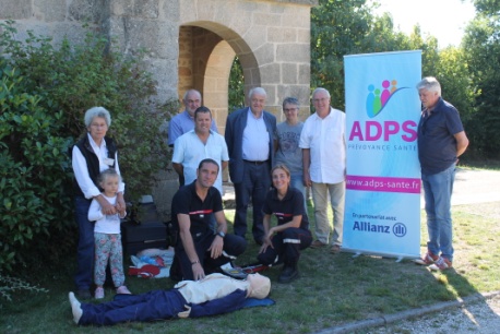 L’ADPS du Limousin : un défibrillateur pour la Mairie de Veix
