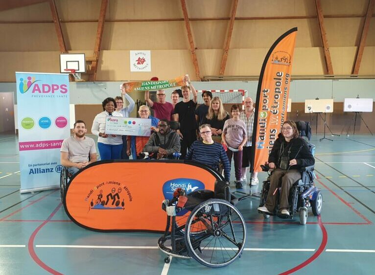 Remise de don pour l’achat de fauteuils de basket à Handisport Amiens Métropole