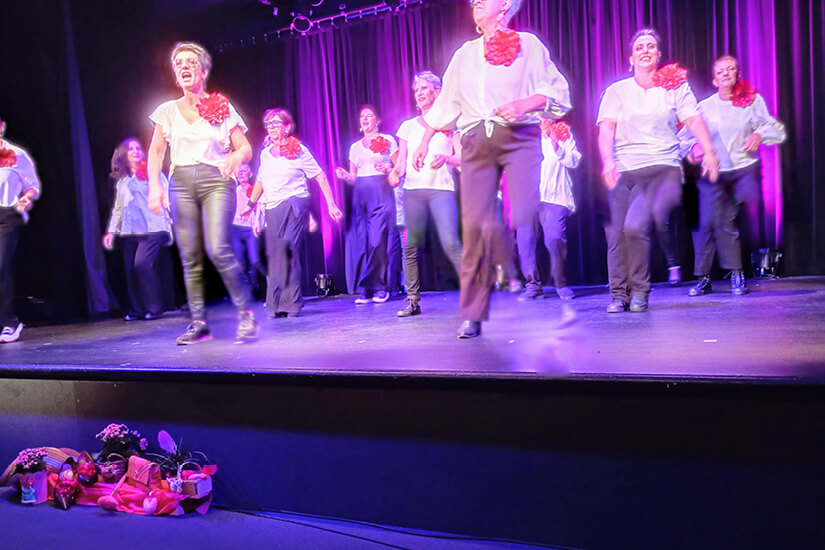 Ces femmes qui défient le cancer en défilant