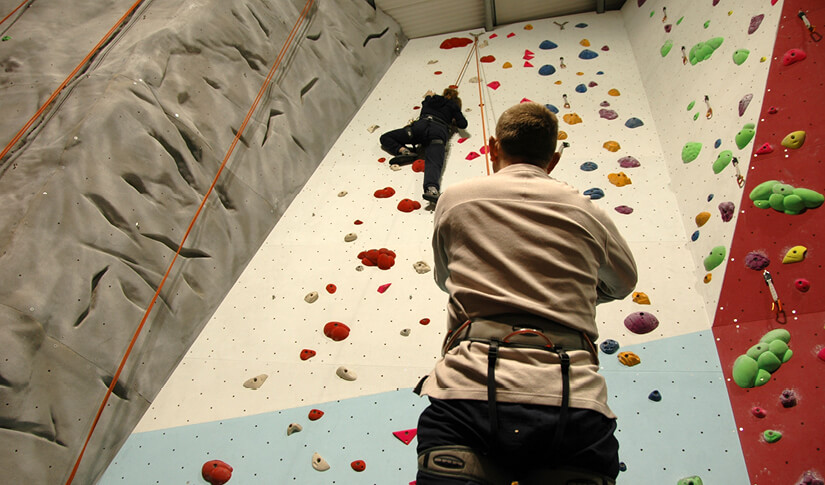 Escalade pour tous : le “Footing Vertical” révolutionne l’inclusion sportive