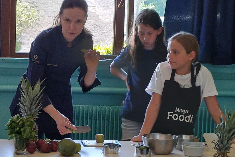 Tabliers mis et papilles en éveil : le projet “Les enfants cuisinent” fait escale dans la Haute-Marne